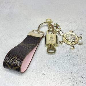 Louis Vuitton Lock and Key Set #316 with a Handmade Loop Keychain - Turtle Charm